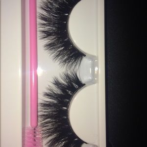 Little Whitney eyelashes